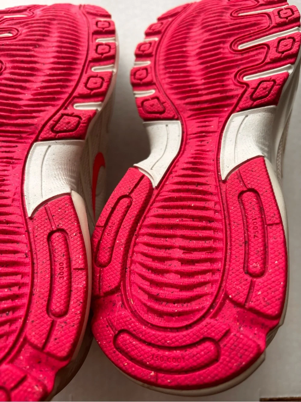 Nike Air Max Fire  Phantom/Light Bone/Hyper Pink size 6